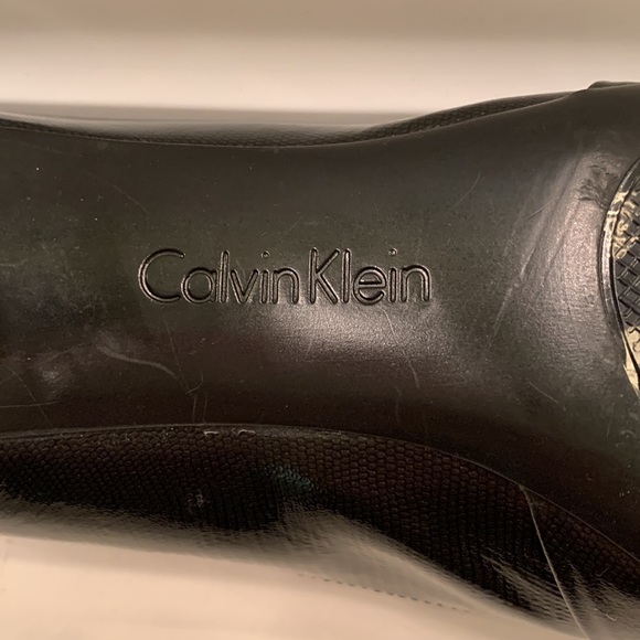 Black peep toe heels. - Picture 4 of 5